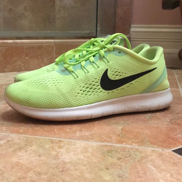 neon green nike tennis shoes